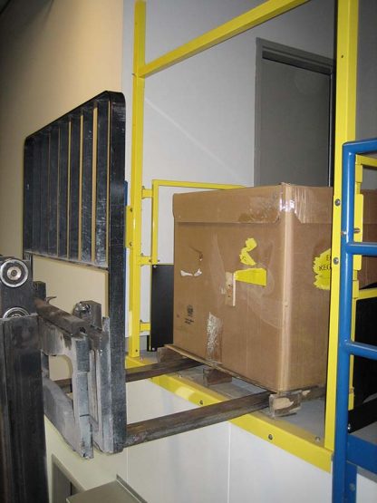 PSDOORS PALLET SAFETY GATE, PSG PCY, in use 1